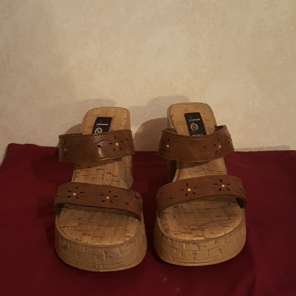 Cute brown two strap clogs